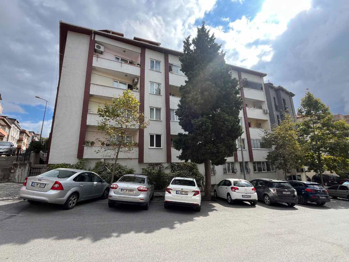 ÜMRANİYE İSTİKLAL'DE MERKEZİ KONUMDA 3+1 GENİŞ SATILIK DAİRE