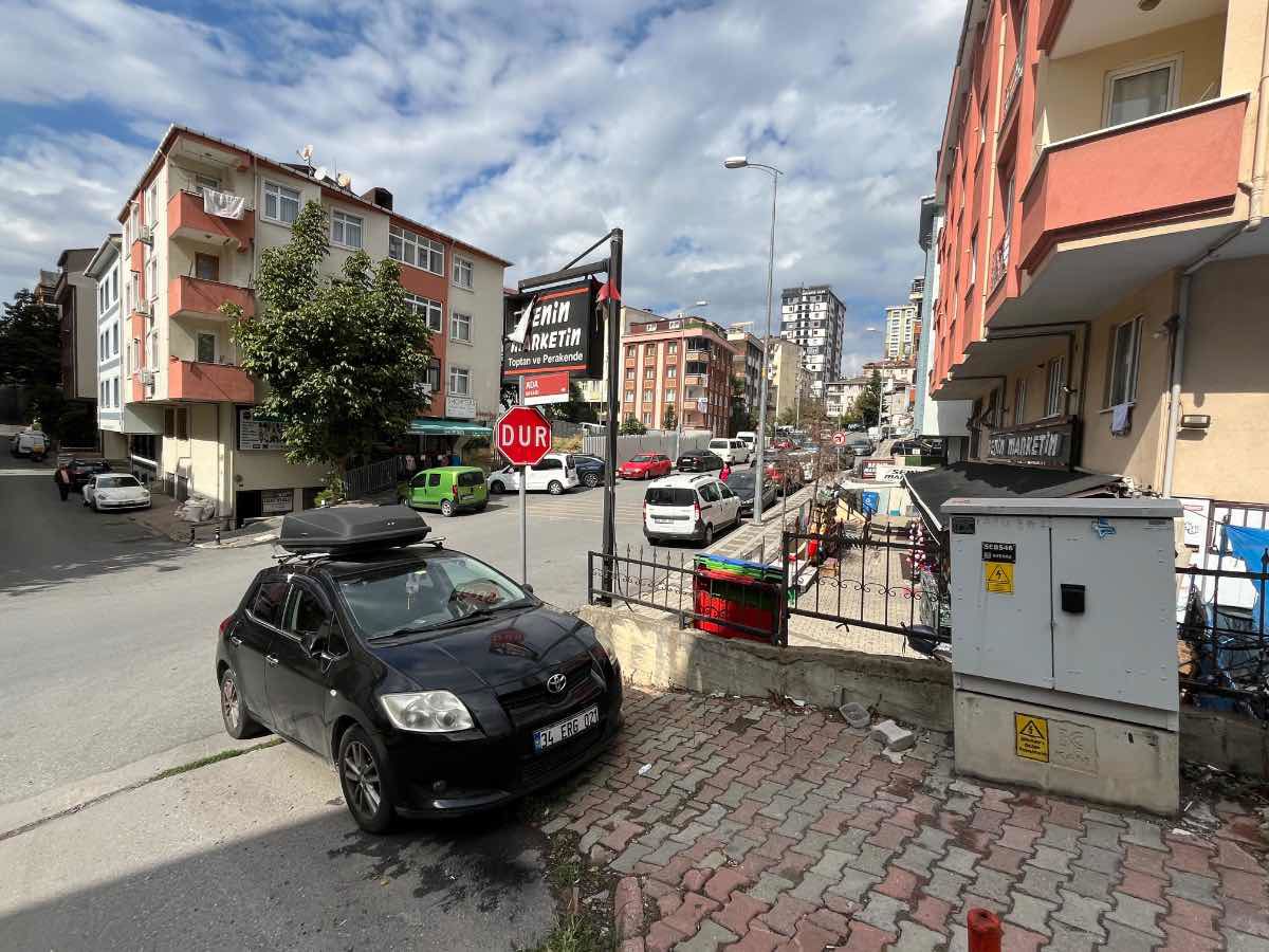 ÜMRANİYE İSTİKLAL'DE MERKEZİ KONUMDA 3+1 GENİŞ SATILIK DAİRE