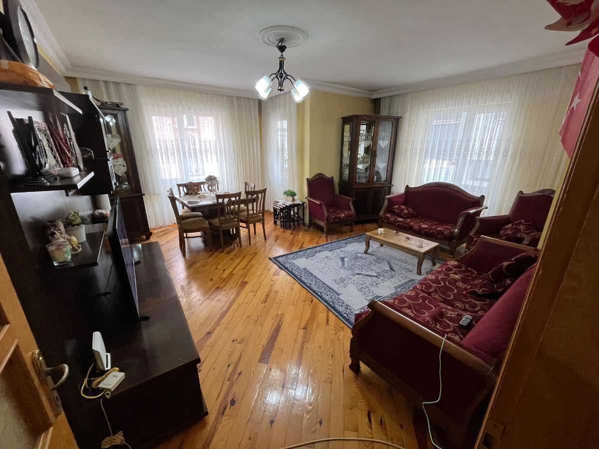 ÜMRANİYE İSTİKLAL'DE MERKEZİ KONUMDA 3+1 GENİŞ SATILIK DAİRE