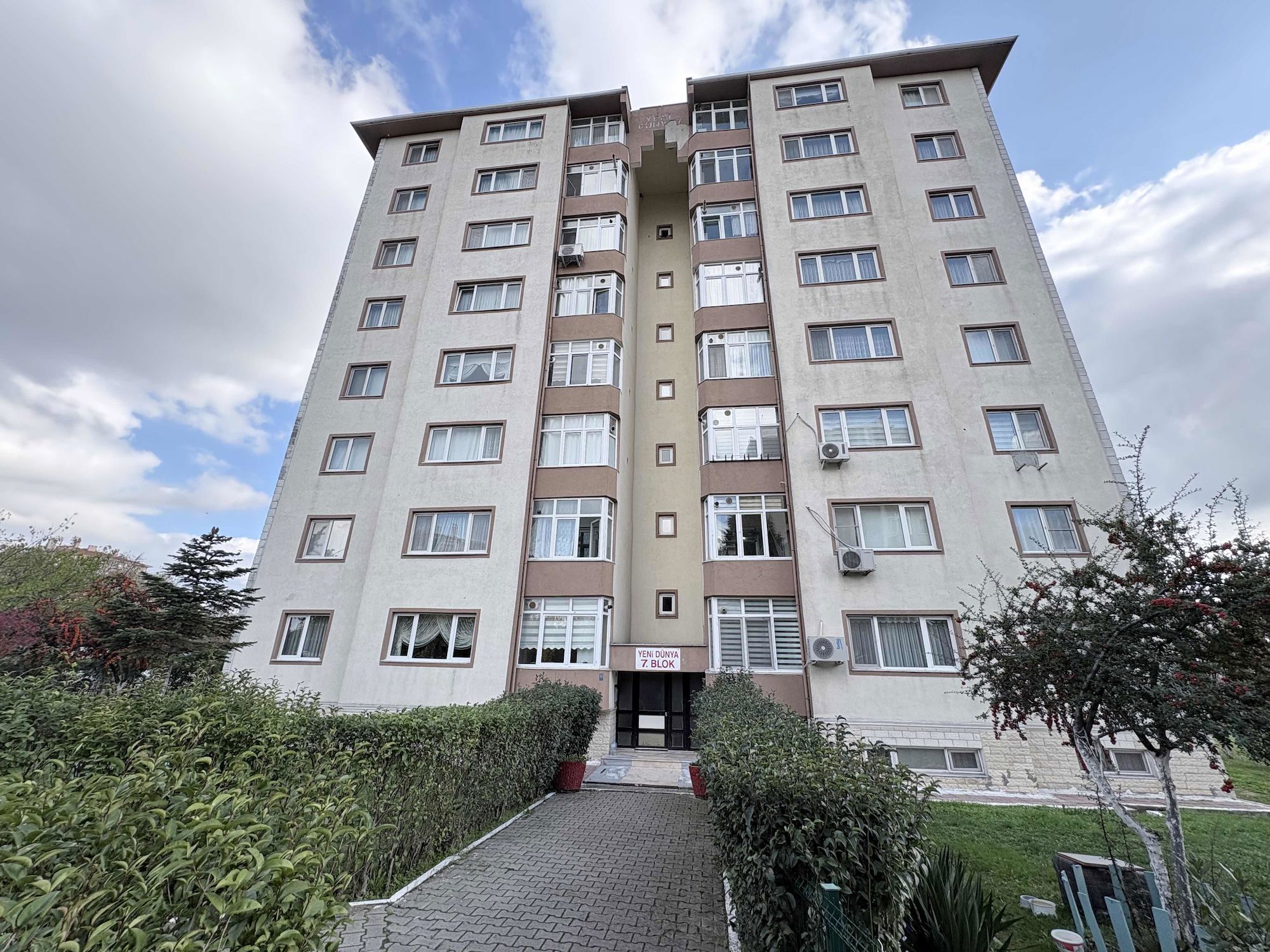 REMAX LAND DEN BELEDİYE KONUTLARINDA 3+1 SATILIK DAİRE