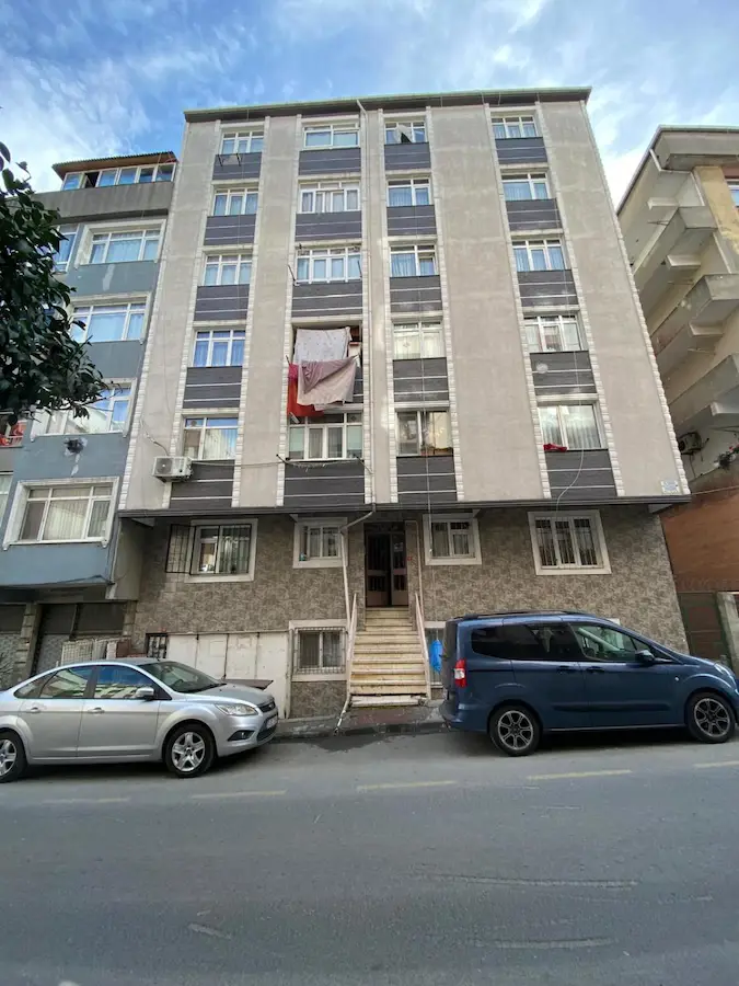 REMAX'TAN BAHÇELİEVLER'DE SATILIK 2+1 HISSELI DAIRE