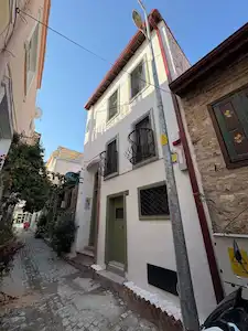 AYVALIK MACARON'DA SATILIK PANSIYON