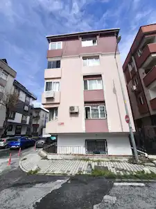 CUMHURIYET'TE KÖŞEBAŞI 3 CEPHELI AVANTAJLI 2+1 GIRIŞ KAT DAIRE