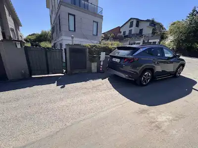 ZEKERİYAKÖY’DE 1.CADDE GÖRÜNÜRLÜĞÜ YÜKSEK BAHÇE KULLANIMLI KİRALIK TİCARİ MÜLK