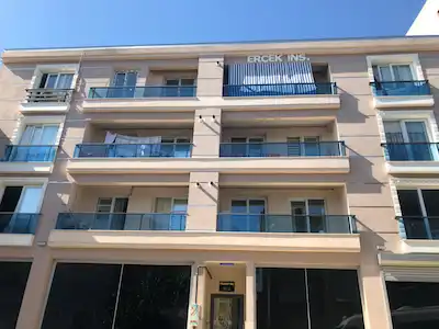 ŞİRİNYER YIKIKKEMER MEYDANA YAKIN CADDE ÜSTÜNDE 2+1 SATILIK DAİRE