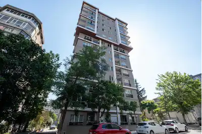 KOZYATAĞI'NDA METROYA ÇOK YAKIN SIFIR BİNADA BALKONLU SATILIK 2+1