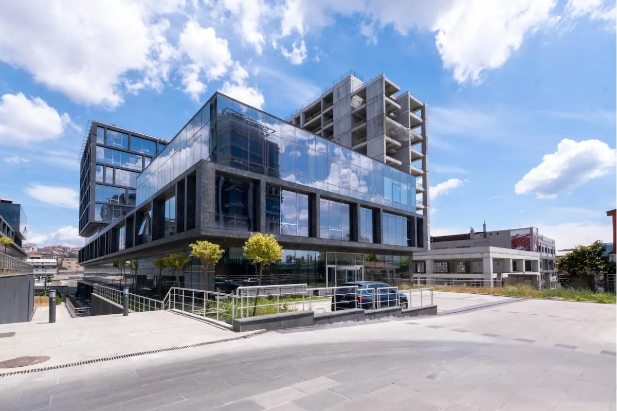 BAHÇELIEVLER YENIBOSNA'DA PRESTIJLI OFIS BINASINDA KIRALIK TAM KAT OFIS
