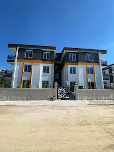 *MAREŞALDE SİTE İÇERİSİNDE SATILIK MÜSTAKİL VİLLA KONSEPTLİ 3+1 KENDİNE AİT BAHÇELİ DAİRE*