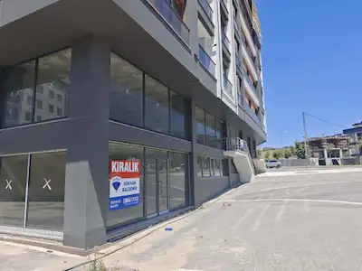 SRP GALAXY HOMES'DA KİRALIK 119 M2 CADDE ÜZERİ DEPOLU DÜKKAN