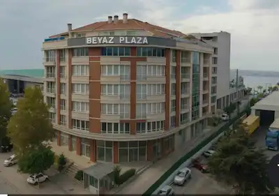 BEYLİKDÜZÜ DEVLET HASTANESİ YANI BEYAZ PLAZA'DA SATILIK 1+1