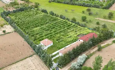 KIRIKKALE ÇULLU MAH 9 DÖNÜMLÜK 2+1 EV , KÜMES , ELMA AĞAÇLARI KİRALIK ÇİFTLİK
