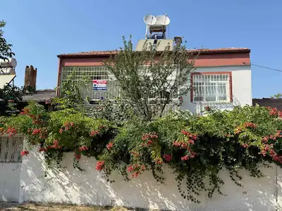 RE/MAX DEĞİŞİMDEN HİCRET MAHALLESİNDE BAHÇELİ, EŞYALI KİRALIK EV