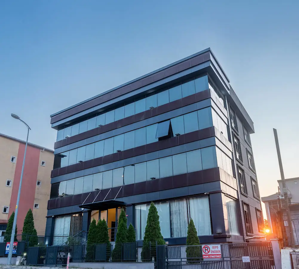 ATAŞEHİR FERHATPAŞA’DA | PRESTİJLİ KURUMSAL PLAZA – 1.150 M² KAPALI + 420 M² AÇIK ALAN