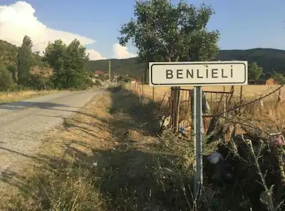 GÖRDES BENLIELI'DE KÖYE YAKIN SATILIK TARLA