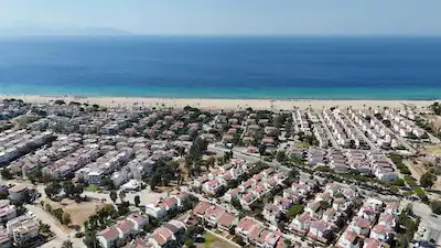 GÜZELÇAMLI ERİNÇ SİTESİ'NDE DENİZE 250 MT SATILIK YAZLIK