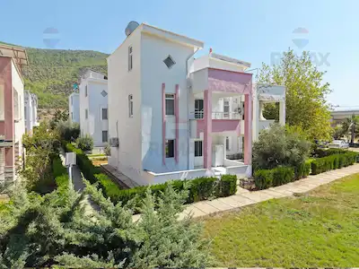 REMAX AVLU'DAN GÜLNAR SIPAHILI'DE SATILIK TRIPLEX VİLLA