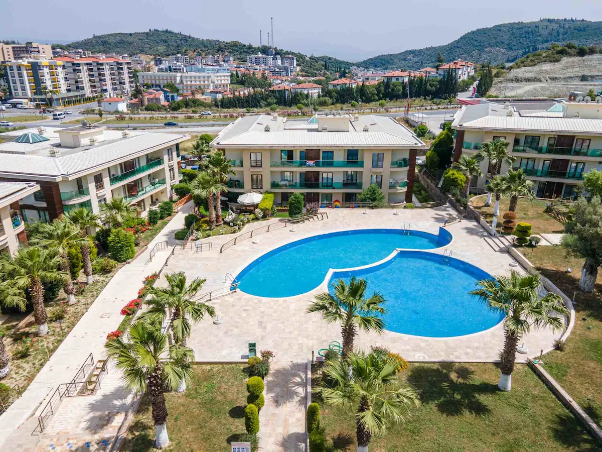SİTE İÇERİSİNDE HAVUZLU KİRALIK 3+1 DAİRE (ARA KAT)