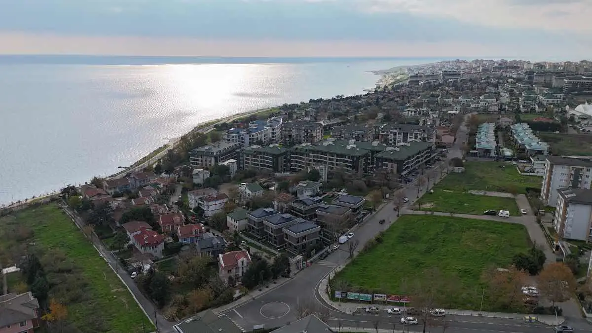 REMAX'TEN BÜYÜKÇEKMECE'DE MÜSTAKİL DENİZ MANZARALI 6+2 VİLLA