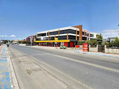 REMAX DESIGN SERDİVANIN MERKEZİNDE GENİŞ 3+1 SİTE İÇİ LÜKS DAİRE