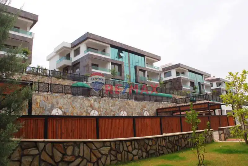 RE/MAX'TAN ALTINAY SAKLIBAHÇE VİLLALARINDA SATILIK TRİPLEKS