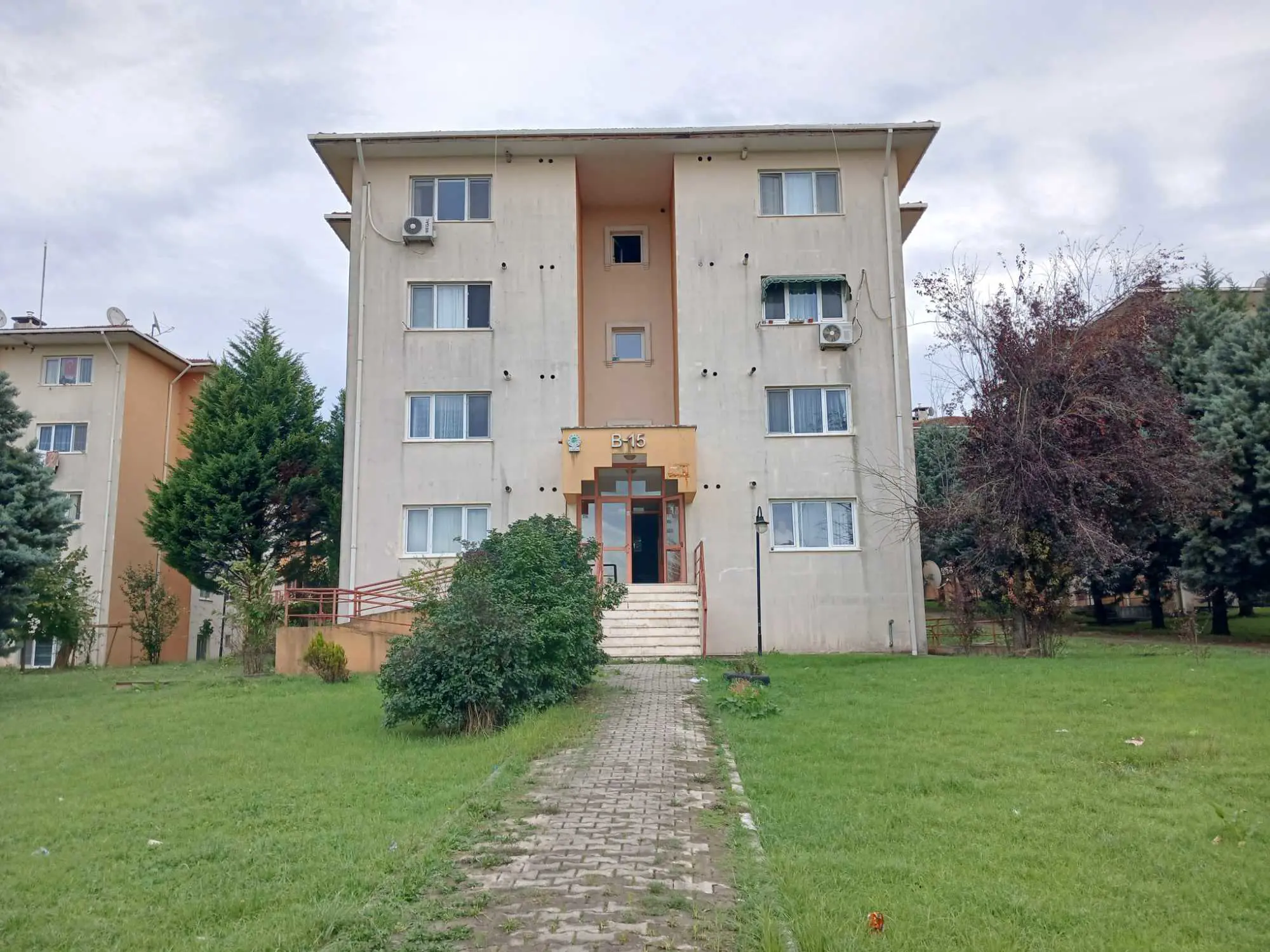 REMAX DESİGN ADAPAZARI KORUCUKTA 1+1 KİRALIK DAİRE
