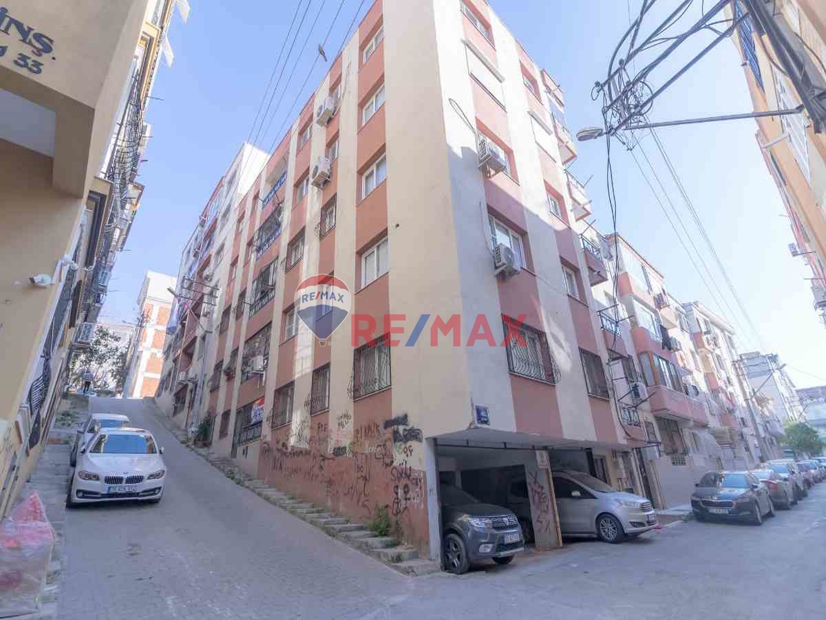 BUCA GÜVEN MAHALLESI'NDE SATILIK 2+1 DAIRE