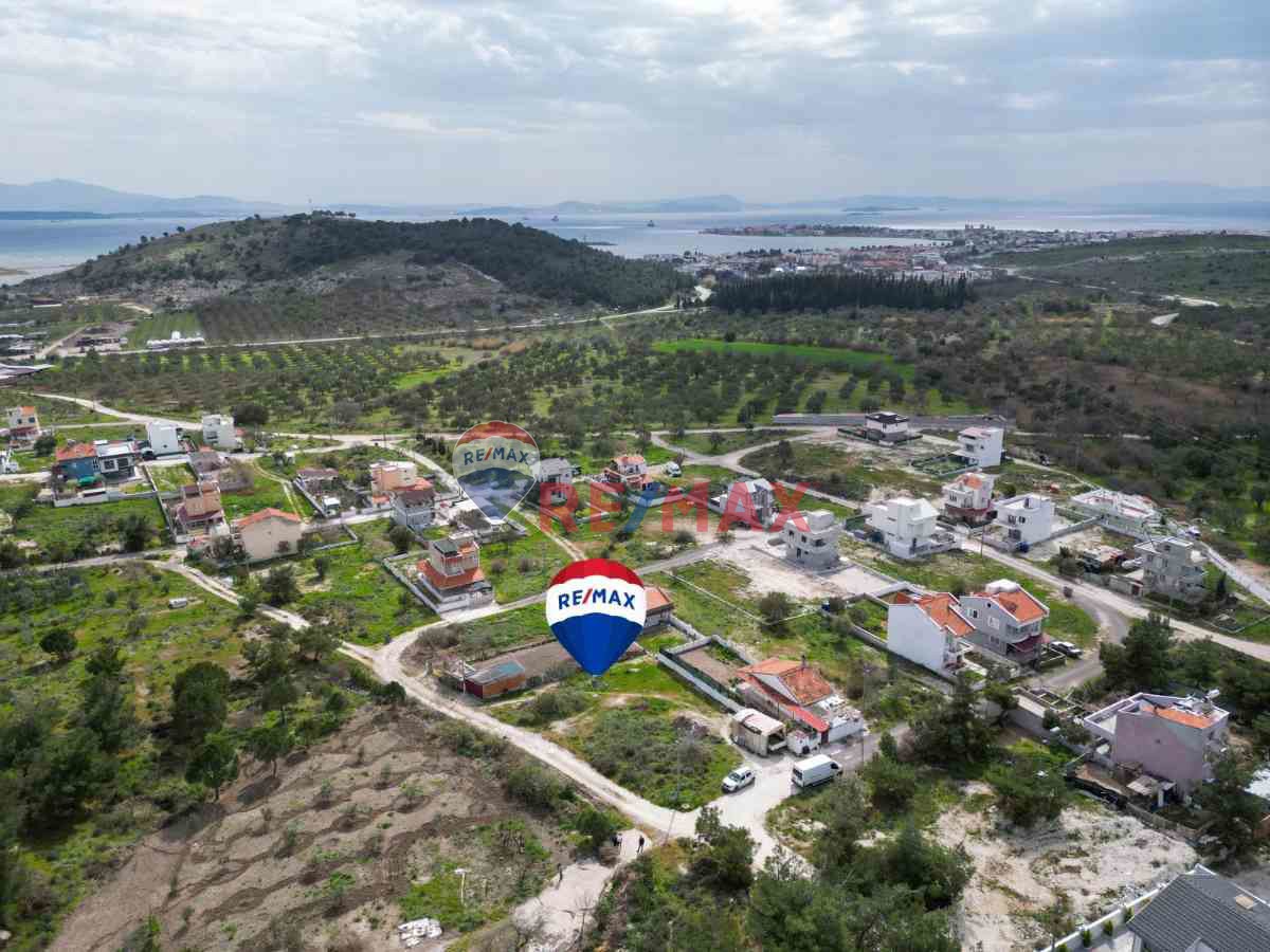 ÇANDARLI MAVİKENT'TE VİLLA İMARLI ARSA