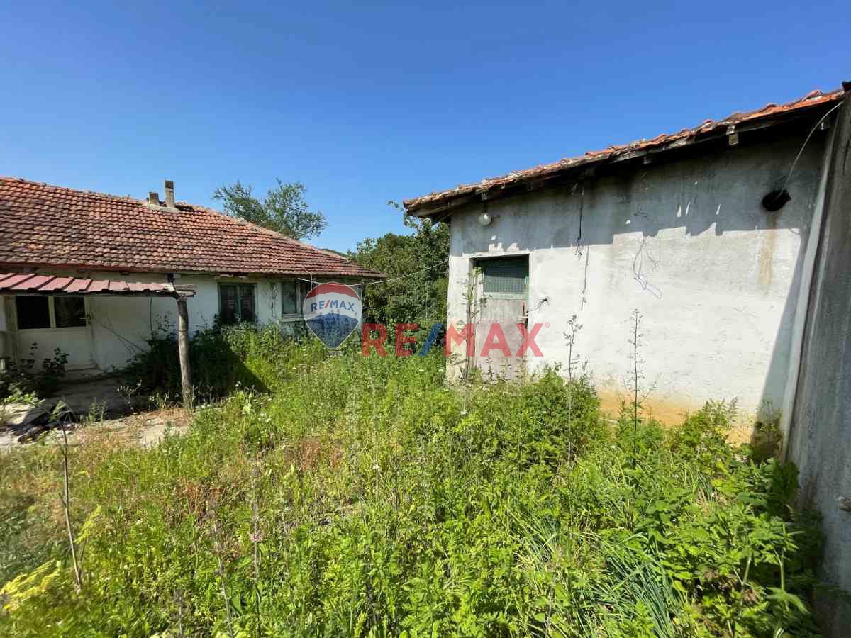 MANYAS ERECEK MAH. 703 M2 ARSA İÇİNDE İKİ KATLI AHŞAP EV