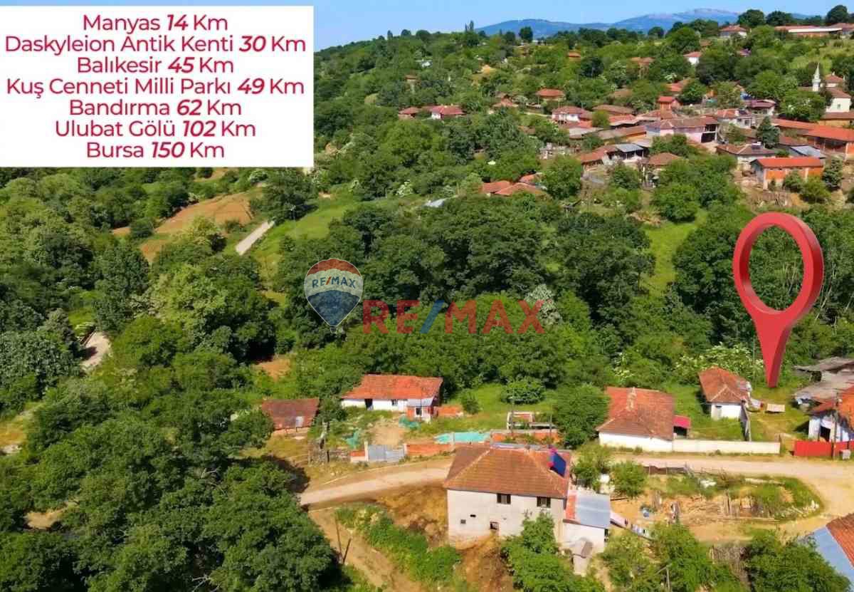 MANYAS ERECEK MAH. 703 M2 ARSA İÇİNDE İKİ KATLI AHŞAP EV
