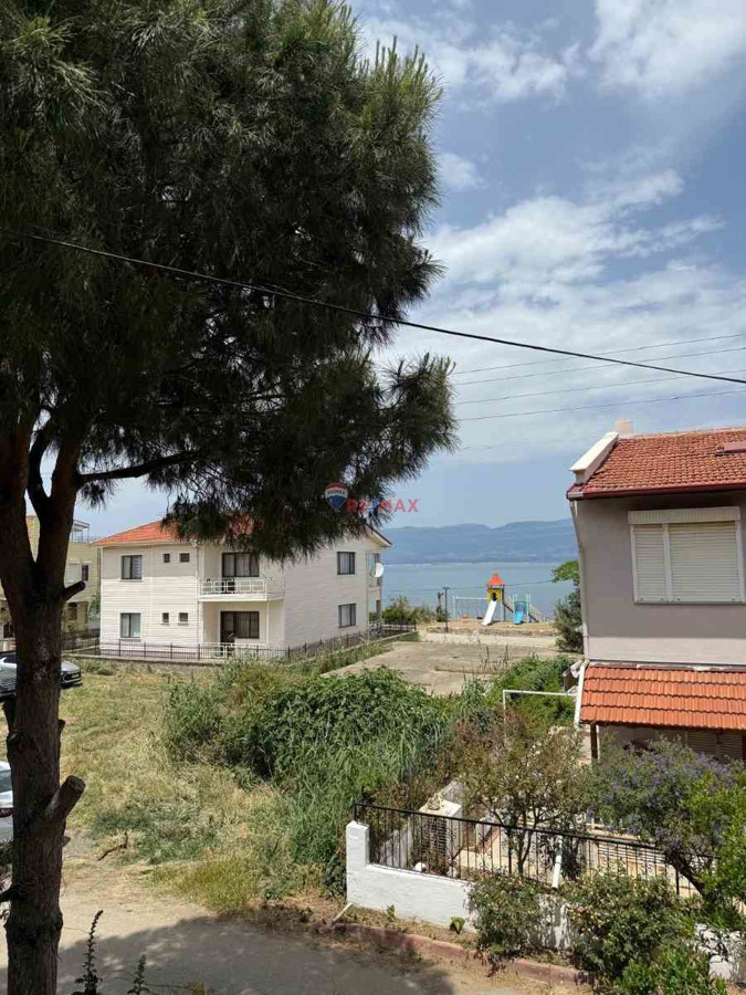 BURHANIYE İSKELE'DE DENIZE 30 M. BAHÇELI, TAM MÜSTAKIL SATILIK