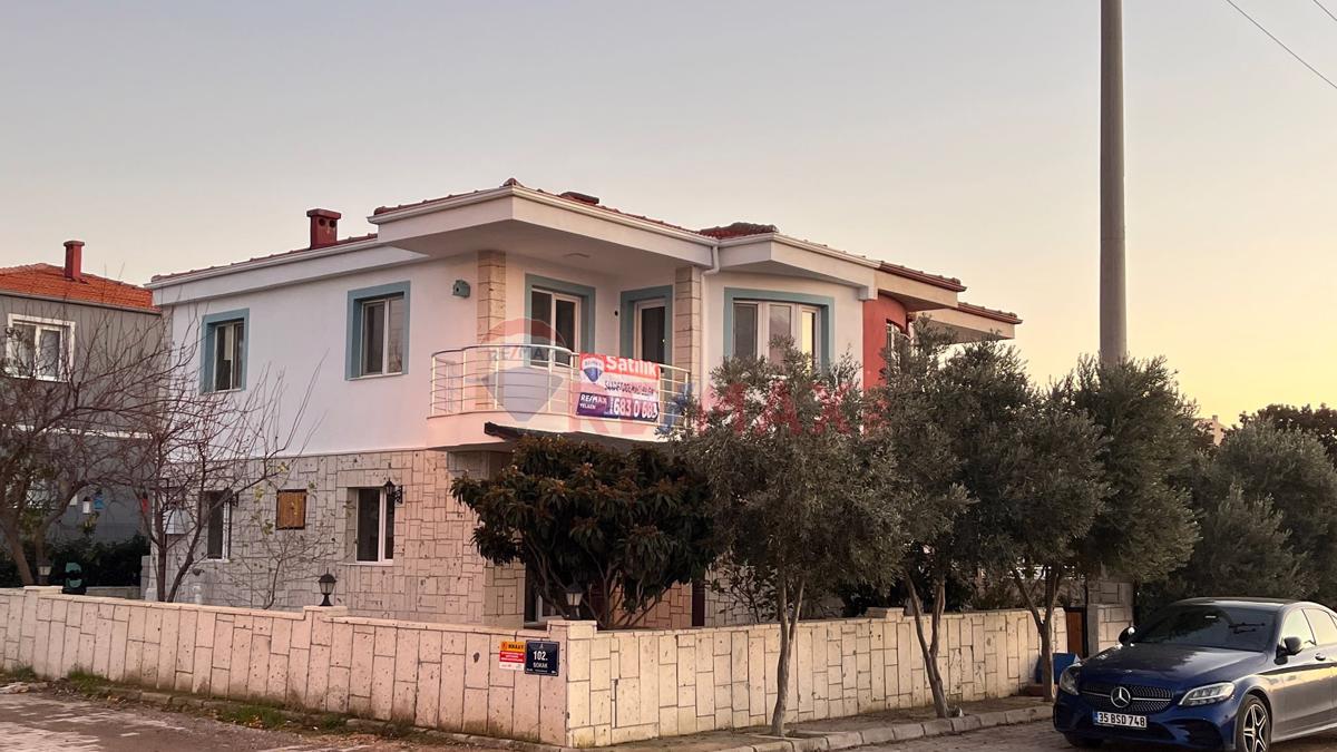 SEFERİHİSAR TEPECİK MAH. MERKEZİ KONUMDA BÜYÜK BAHÇELİ KİRALIK VİLLA