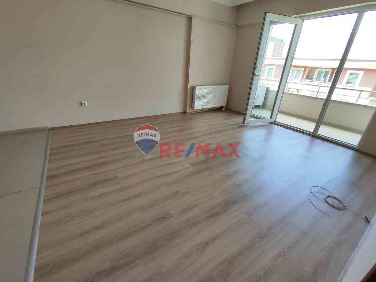 REMAX PALASTAN EVİMİZ KOCAELİ SİTESİ ARAKAT 2+1 AMERİKAN MUTFAK