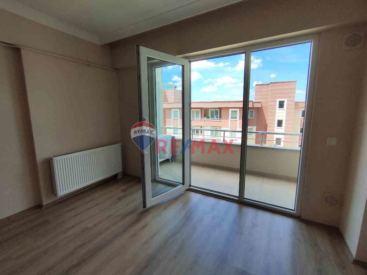 REMAX PALASTAN EVİMİZ KOCAELİ SİTESİ ARAKAT 2+1 AMERİKAN MUTFAK