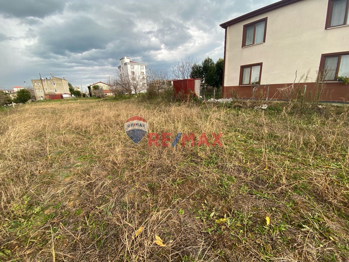 REMAX KUZEYDEN HARİKA KONUMDA SATILIK ARSA