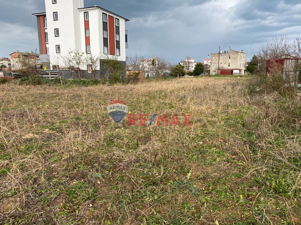 REMAX KUZEYDEN HARİKA KONUMDA SATILIK ARSA
