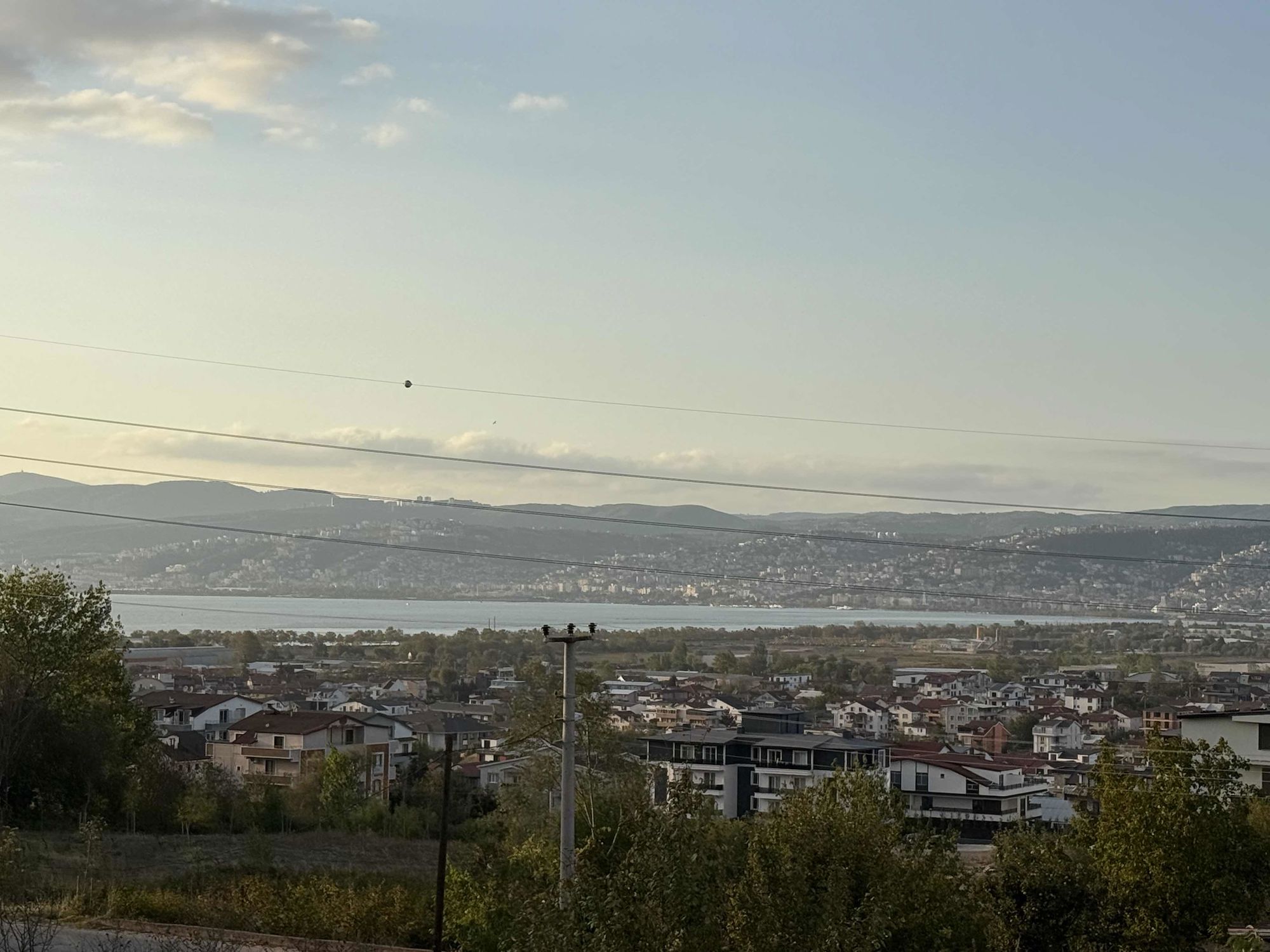 RE/MAX BAŞİSKELE YEŞİLYURTTA DENİZ MANZARALI 4+1 ÇATI DUBLEKS