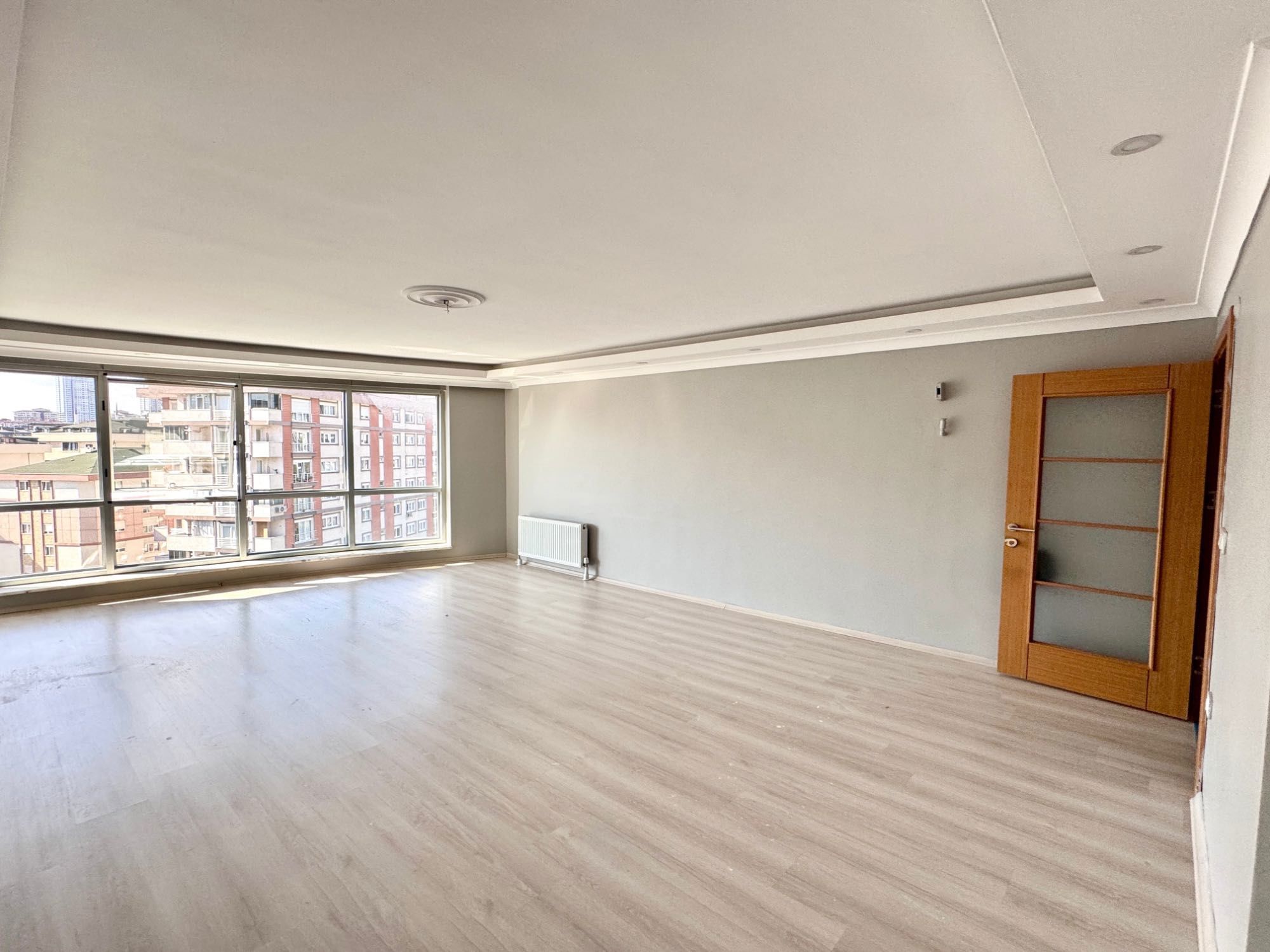 ATAŞEHİR MERKEZİ KONUM LÜKS SIFIR 290 M² YÜKSEK TAVAN DUBLKES