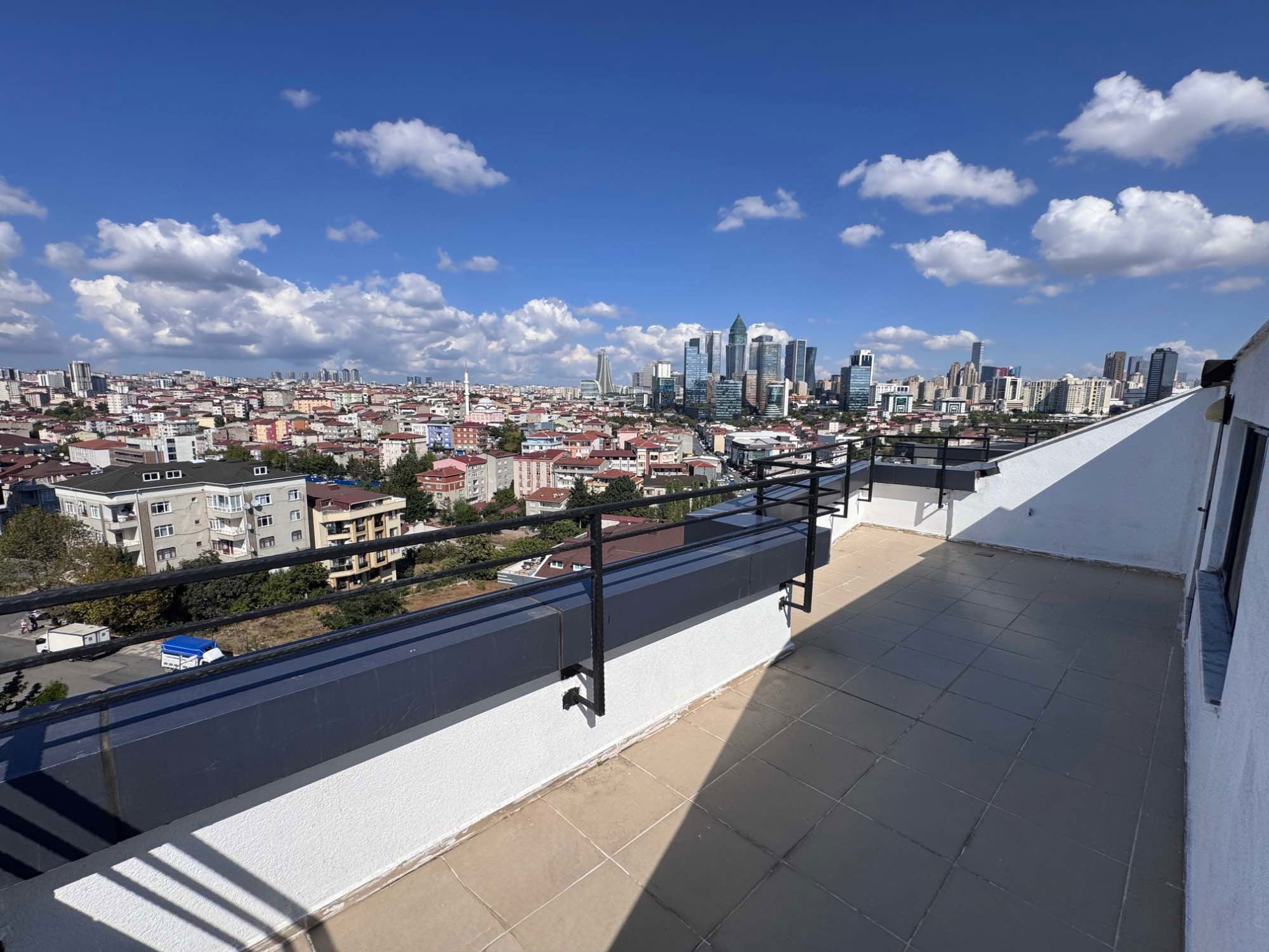 ATAŞEHİR MERKEZİ KONUM LÜKS SIFIR 290 M² YÜKSEK TAVAN DUBLKES