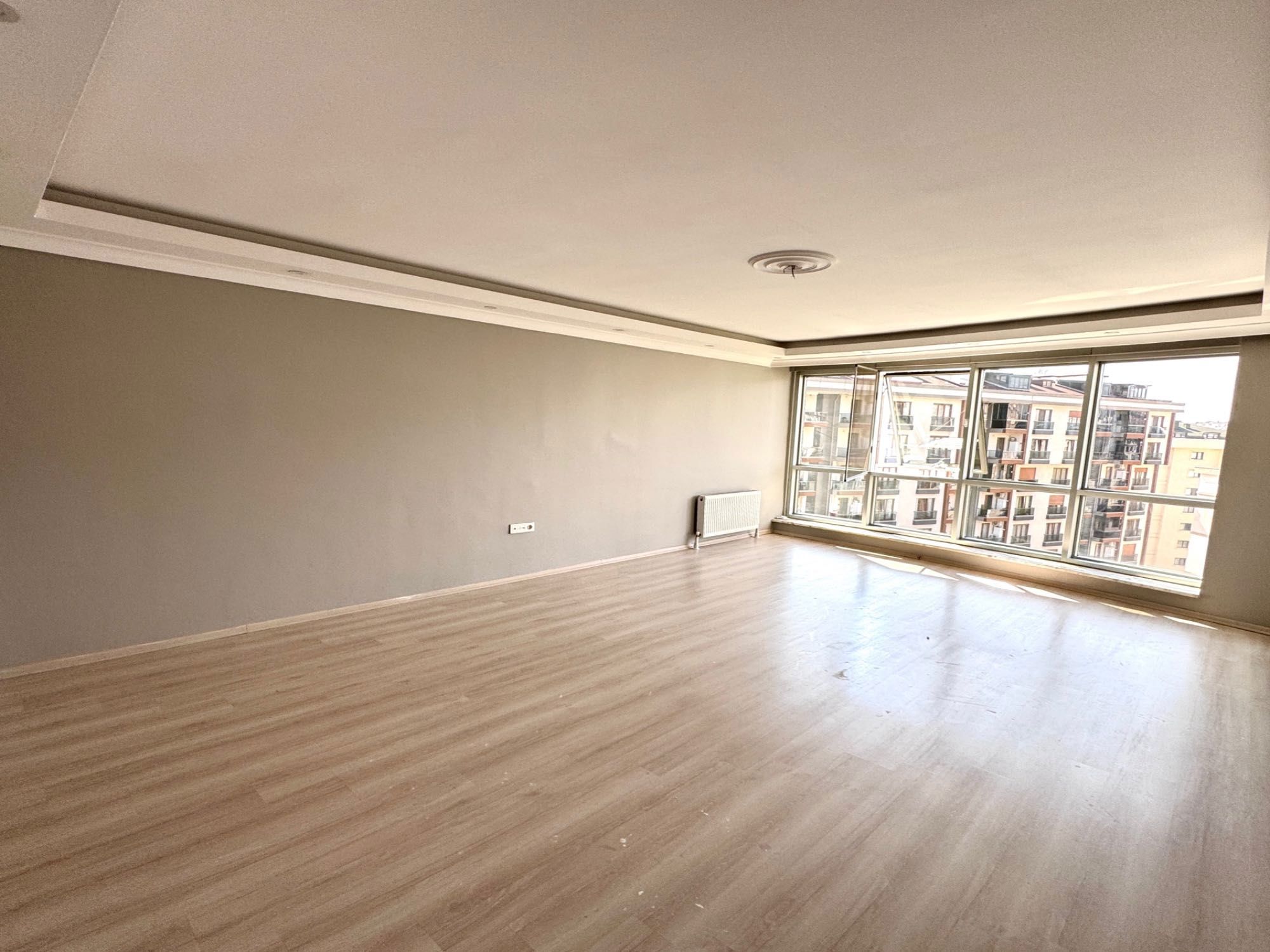 ATAŞEHİR MERKEZİ KONUM LÜKS SIFIR 290 M² YÜKSEK TAVAN DUBLKES