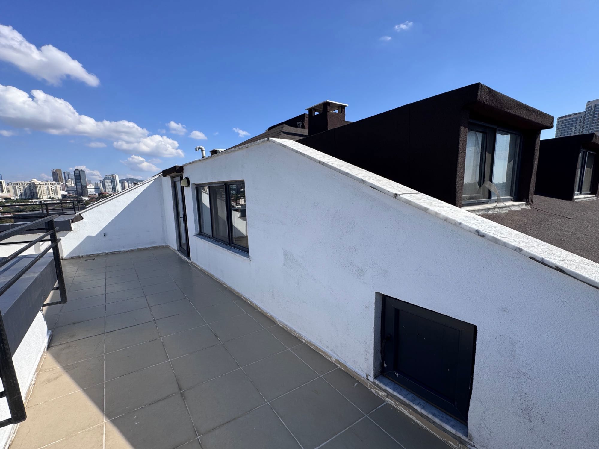 ATAŞEHİR MERKEZİ KONUM LÜKS SIFIR 290 M² YÜKSEK TAVAN DUBLKES