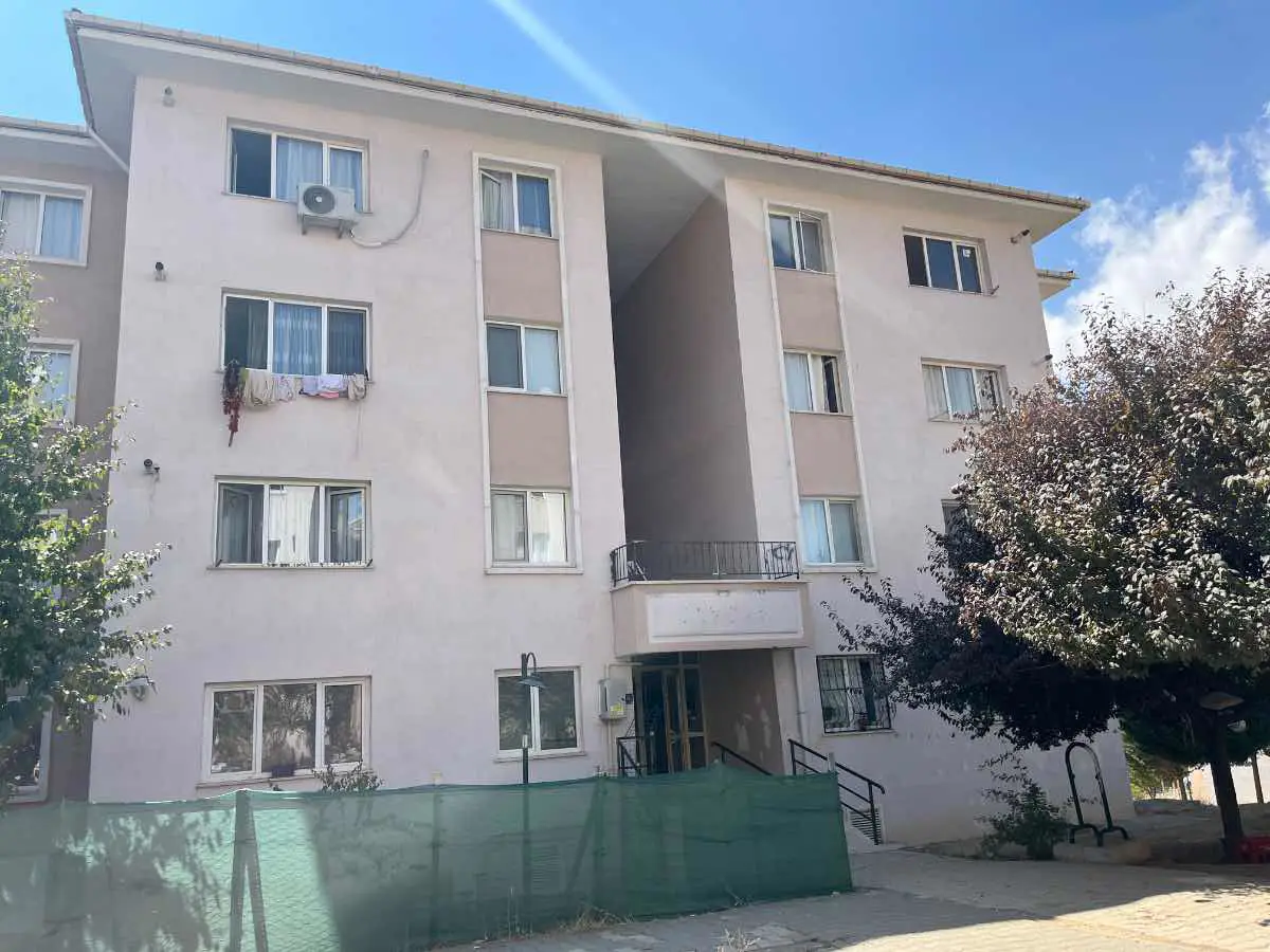 REMAX DOĞUDAN ÇAYDAÇIRA DAR GELİRLİ TOKİLERDE KİRALIK DAİRE