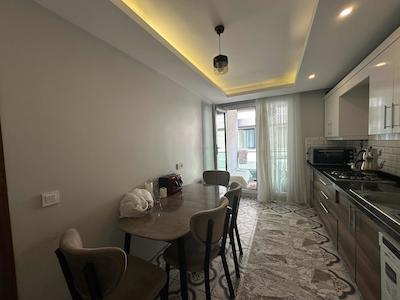 CAMELLİA 2 EVLERİ SATILIK ARA KAT GENİŞ 3+1