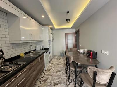 CAMELLİA 2 EVLERİ SATILIK ARA KAT GENİŞ 3+1