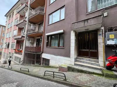 İZMIT MERKEZDE GIRIŞ KAT SATILIK 3+1 DAIRE