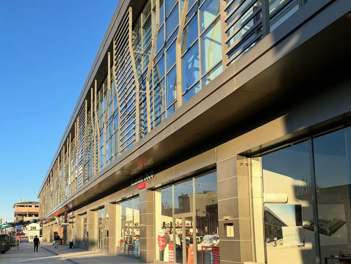 YENI PROJEDE KIRALIK İŞYERI! HASTANE & OTEL İÇINDE TERAS KULLANIMLI