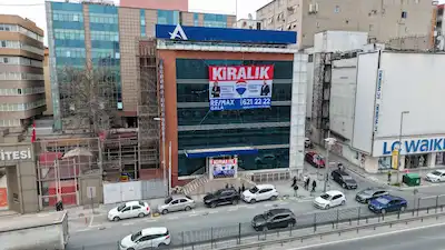 E5 ÜZERI | YÜKSEK REKLAM DEĞERLI | 3.500 M² KOMPLE KIRALIK KURUMSAL BINA