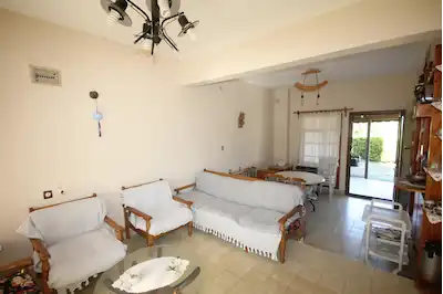 ÇEŞME ÇİFTLİKKÖY DORUK SİTESİ DENİZ MANZARALI SATILIK VİLLA