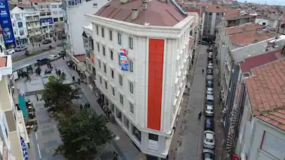 FATİH FEVZİPAŞA CADDESİNE CEPHELİ 1495 M2 SATILIK TİCARİ MÜLK