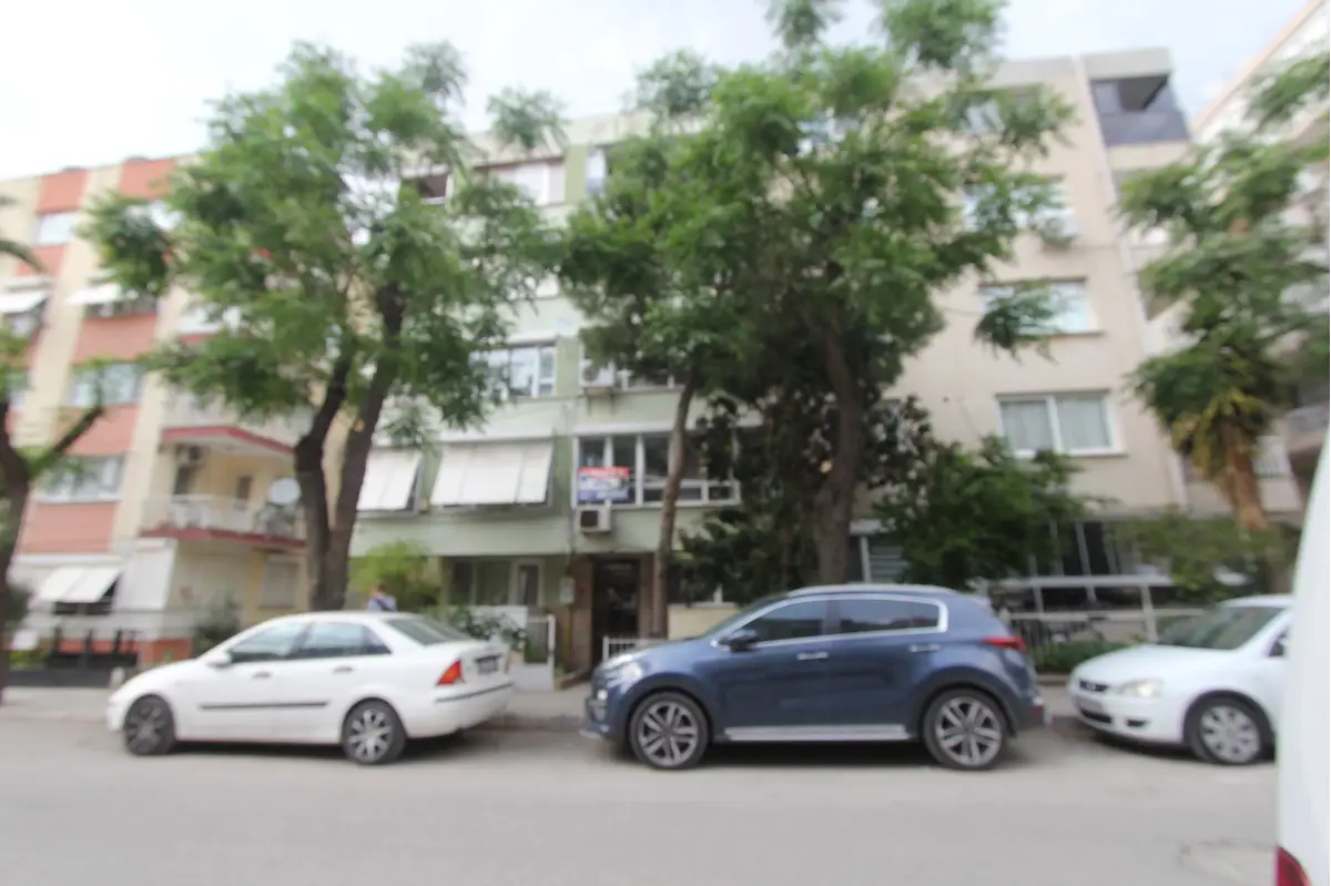 KARŞIYAKA LATİFE HANIM SOKAKTA ÇİFT CEPHELİ 3+1 SATILIK DAİRE