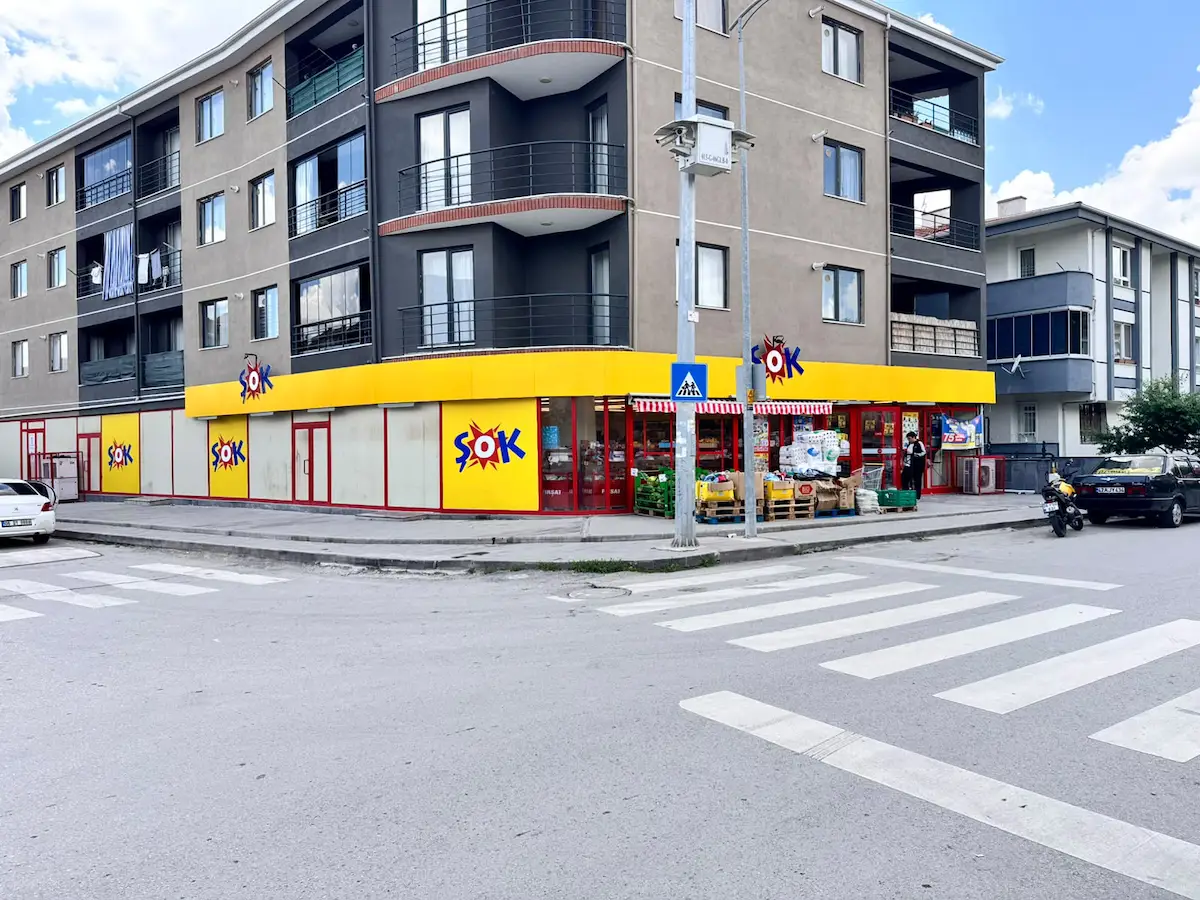 KARŞIYAKA MAHALLESİ KURUMSAL KİRACILI SATILIK FIRSAT DÜKKAN